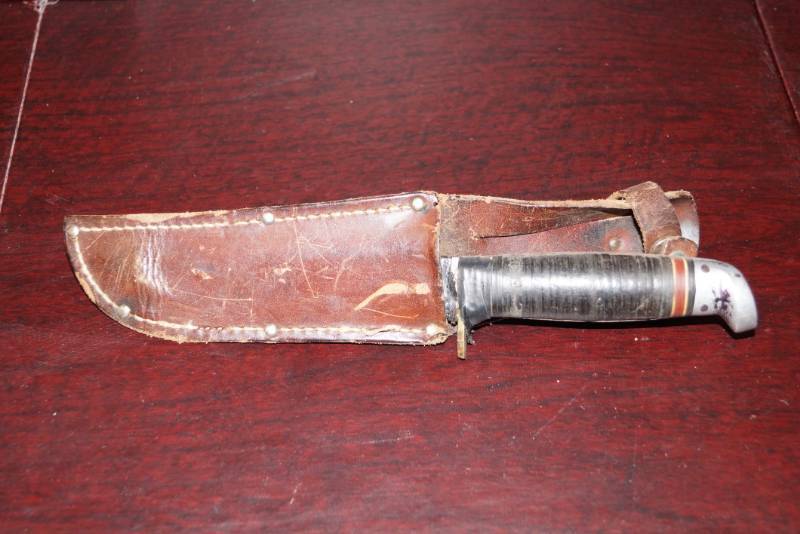 lot 182 image: Hunting Knife and Sheath