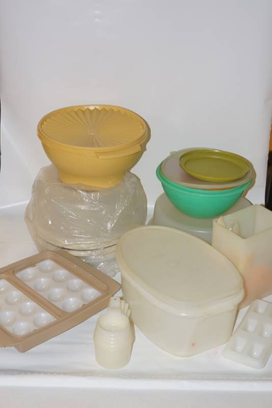 lot 193 image: Another Tupperware Lot Full of Goodies