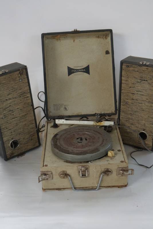 lot 197 image: Vintage Columbia Record Player- Removable Speakers