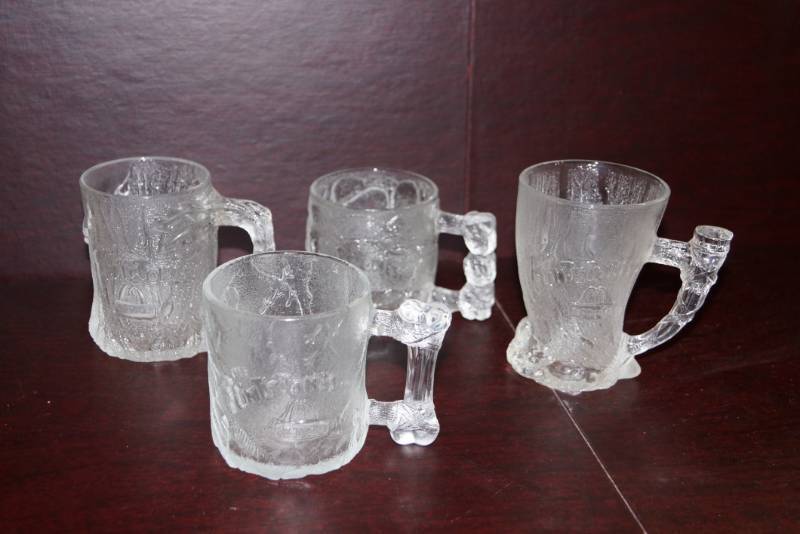 lot 211 image: 1993 McDonalds- Flintstones Mugs- 4