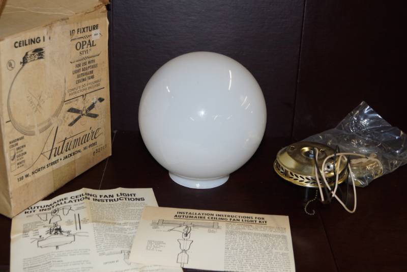 lot 219 image: Ceiling Fan Globe