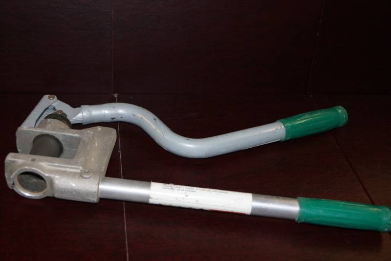 lot 225 image: Tool- Greenlee 710 Metal Stud Punch