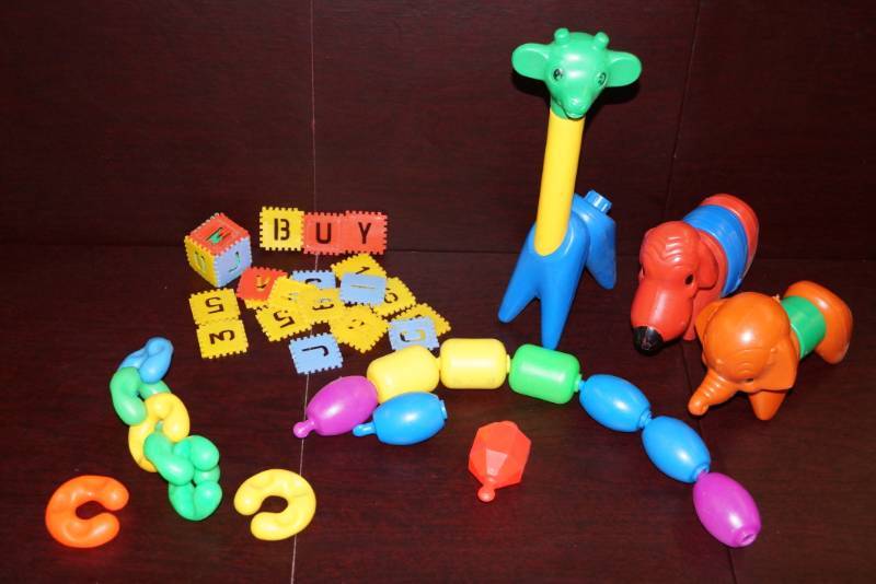 lot 269 image: Vintage Building Toys