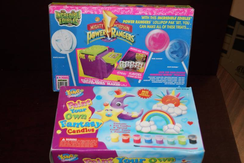 lot 271 image: Never Opened 1995 Power Rangers Lollipop Pak & Paint Your Own Candles