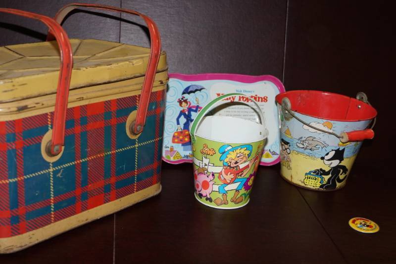 lot 276 image: Old Metal Picnic Basket, 2 Kids Metal Buckets & Tray  Bonus