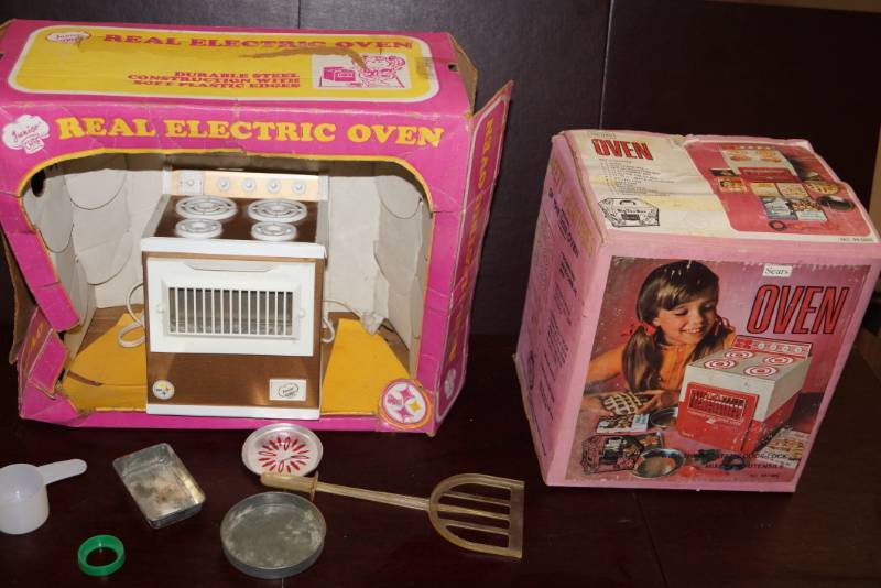lot 296 image: Vintage Sears Childs Electric Oven  Never Out of the BOX  Another Oven