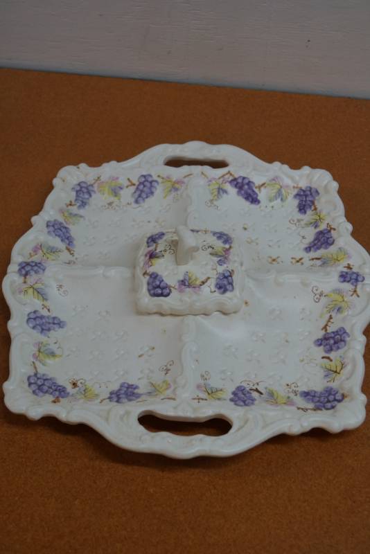 lot 319 image: Spring Easter Themed  Flowered Serving Platter Dish