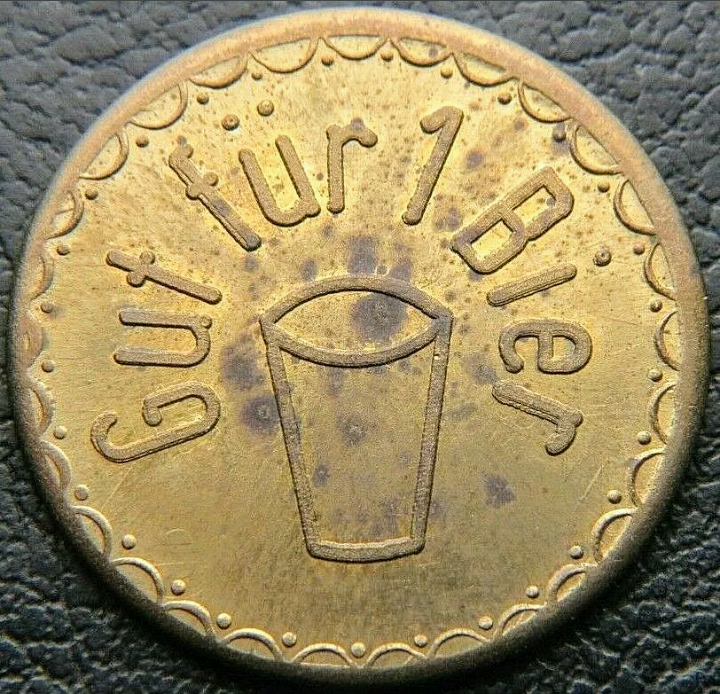 lot 335 image: War Time German Beer Trade Token  Gut Fur 1 Bier  Brass