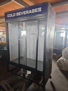 lot 3672 image: True GDM-47 Commercial Refrigerated Beverage Display Cabinet 47 cu ft