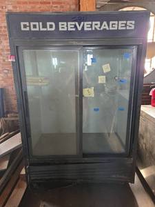 lot 3675 image: True 2-Door Refrigerated Beverage Display Case Cold Beverages Model - GDM-47