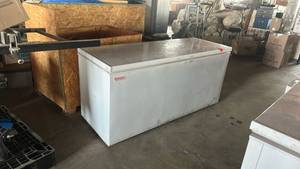 lot 3695 image: Galaxy Commercial Chest Freezer