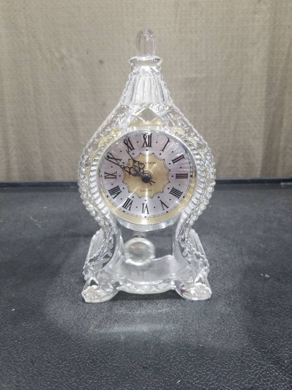 lot 3929 image: Crystal Glass Mantel Clock with Roman Numerals