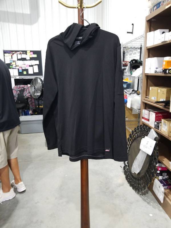 lot 1417 image: Genuine Dickies Mens Black Long Sleeve Hoodie Pullover - Size Large