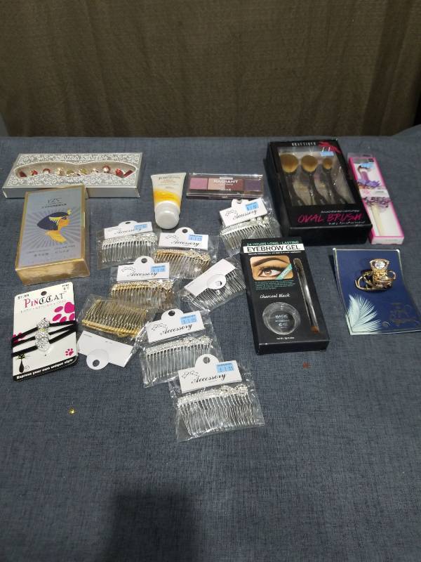 lot 2413 image: Beauty Cosmetics Lot Hair Combs Eyelashes Brushes Eyebrow Gel Makeup Accessories