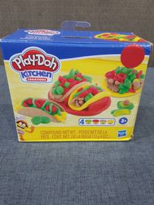 lot 2696 image: Play-Doh Kitchen Creations Playset with 4 Compound Cans 113g