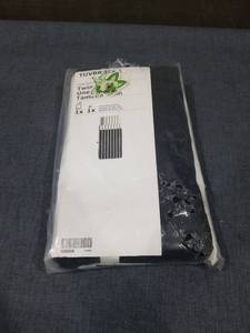 lot 2727 image: IKEA Tuvbrack Twin Duvet Cover and Pillowcase Set 144 Thread Count