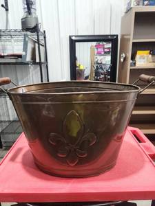 lot 2670 image: Metal Decorative Planter Basket with Handles and Fleur-de-Lis Design