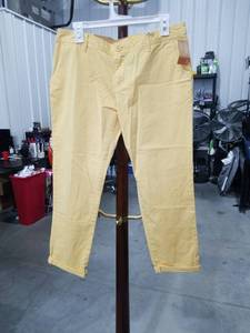 lot 2750 image: Lower Waist & Straight Hip Ankle Pant Size 11