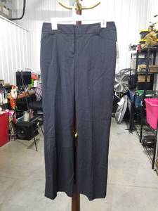 lot 2752 image: Dana Buchman Womens Dress Pants Size 10 Grey Pinstripe