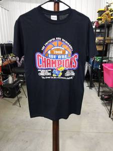 lot 2760 image: Gildan Ultra Cotton 2008 Kansas Jayhawks NCAA Champions T-Shirt Size S