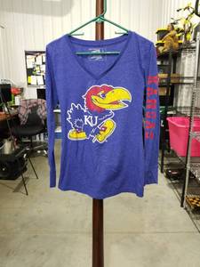lot 2761 image: Campus Heritage KU Jayhawks Long Sleeve V-Neck T-Shirt Size L