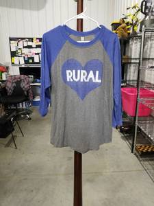 lot 2769 image: Raglan T-Shirt 34 Sleeve RURAL Heart Graphic Size M