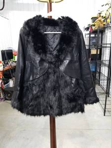 lot 2771 image: Black Leather Jacket with Fur Collar and Trim Size XL