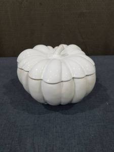 lot 2786 image: Crate & Barrel Pumpkin Tureen with Lid