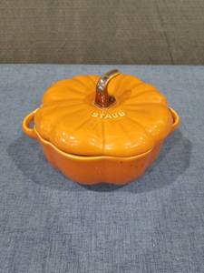 lot 2787 image: Staub Pumpkin Cocotte 3.5 Qt Orange