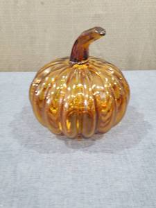 lot 2791 image: Kirklands Home Amber Glass Pumpkin Decorative Figurine