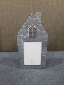 lot 2794 image: Pottery Barn Galvanized House Frame 4x6 Inch Photo