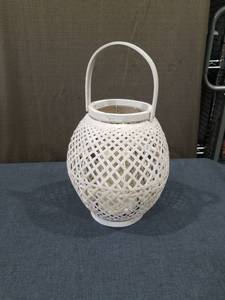 lot 2799 image: White Woven Basket Lantern with Handle and Candle