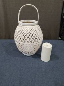 lot 2800 image: White Woven Basket Lantern with Handle With Candle