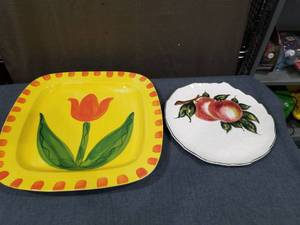 lot 2809 image: La Gioconda Decorative Plates Lot of 2 Hand Painted Fruit Design