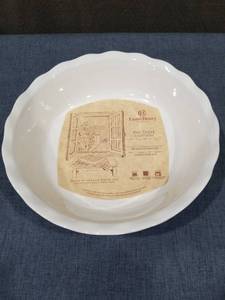 lot 2821 image: Emile Henry Pie Dish Tourtiere 9 inch 10L