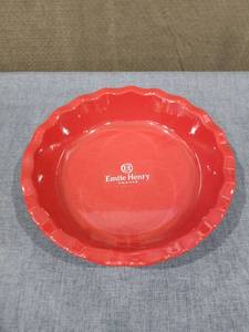 lot 2822 image: Emile Henry 9 inch Pie Dish Red France