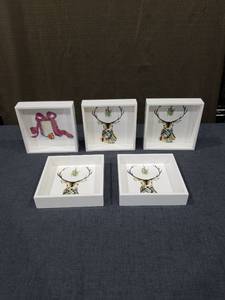 lot 2827 image: 5 White Shadow Box Frames with Deer and Ribbon Decorations