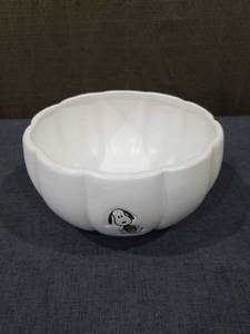 lot 2828 image: Williams Sonoma Peanuts Bowl Snoopy Dishwasher Microwave Safe