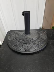 lot 2846 image: Umbrella Stand Base with Floral Relief Design and Pole