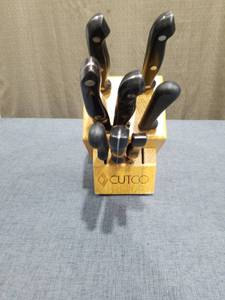 lot 2866 image: Cutco 8-Piece Knife Set with Block