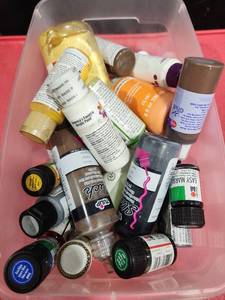 lot 3309 image: Assorted Acrylic Paint Lot 15 Bottles Mixed Brands Colors
