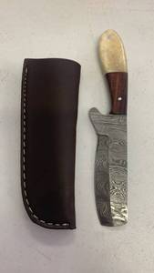 lot 3 image: Handcrafted Damascus Steel Full Tang Blade Bull Cutter Cowboy Knife - Wood and Bone Handle with Sheath - approx 7.5 inches