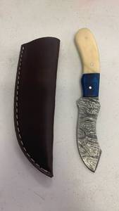 lot 4 image: Handcrafted Damascus Steel Full Tang Blade Knife - Wood and Bone Handle with Sheath - approx 7.75 inches