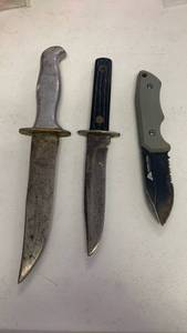 lot 5 image: Lot of 3 Fixed Blade Knives DP60