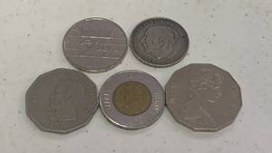 lot 47 image: Lot of 5 Foreign Coins - Philippines Netherlands Deutschland Canada Fiji