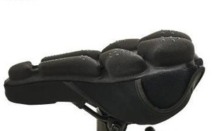 lot 17744 image: Echelon Inflatable Seat Cover with Air Pockets for Extra Comfort, Black