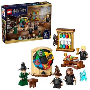 lot 17748 image: LEGO Harry Potter Hogwarts Castle Sorting Hat Ceremony