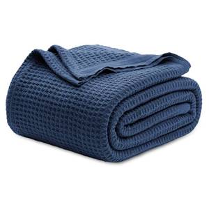 lot 5302 image: Bedsure 100% Cotton Blanket Twin XL Size for College Dorm - Cooling Breathable and Soft for Summer, Waffle Weave Twin Blanket for Bed, Dorm Room Essentials, Navy, 66x90 inches - Retail $50