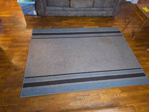 lot 108 image: Mainstays Striped Area Rug
