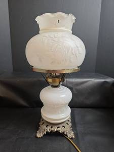 lot 131 image: Vintage 16in. 3-Way Table Lamp - Need Lightbulbs